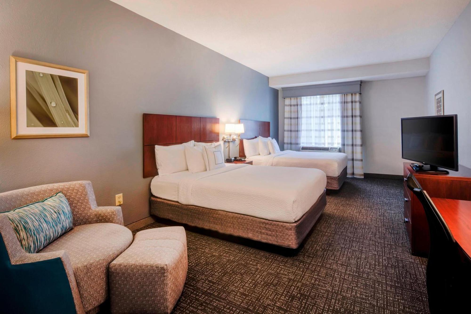 Courtyard Crabtree Valley Hotel 3*